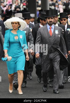 Le Cheikh Mohammed bin Rashed Al Maktoum et la princesse Haya Bint Al Hussein assistent à la Journée des dames de l'Ascot royale à l'hippodrome d'Ascot Banque D'Images