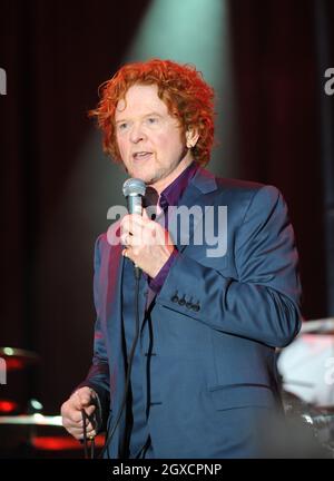 Mick Hucknall de Simply Red se produit sur scène à Westonbirt Abortetum à Tetbury, en Angleterre. Banque D'Images