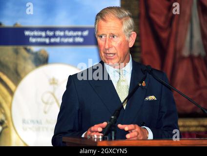 Le Prince Charles, Prince of Wales, prononce un discours pour le lancement officiel du Prince's Countryside Fund, une initiative visant à assurer un avenir durable à l'agriculture britannique et à la communauté rurale en général, au Palais Saint-James, à Londres Banque D'Images