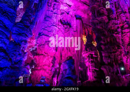 Intérieur de la grotte de Saint-Michel à Gibraltar, Royaume-Uni. Banque D'Images