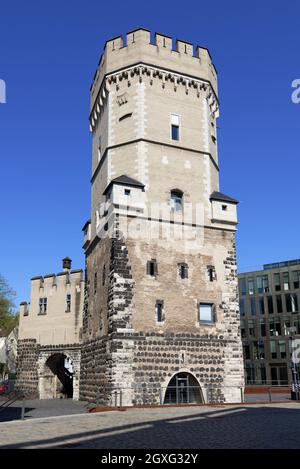 la bayenturm, tour médiévale fortifiée du mur de la ville dans le centre de cologne Banque D'Images