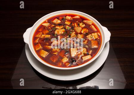 Délicieux mapo tofu traditionnel et authentique chinois Banque D'Images