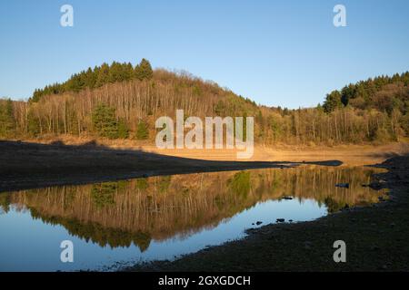 Image panoramique du réservoir d'eau de Dhunn, Bergisches Land, Allemagne Banque D'Images