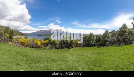 Impression ensoleillée autour du lac Rotopounamu sur l'île du Nord De la nouvelle-Zélande Banque D'Images