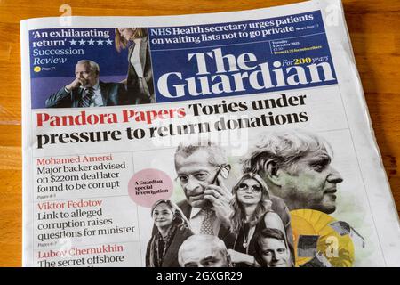 Guardian Headline 5 octobre 2021 lit Pandora Papers Tories sous pression pour retourner des dons. Banque D'Images