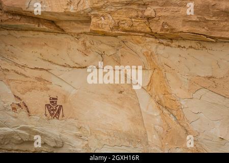 Gros plan des pétroglyphes sur le panneau Pictographe Temple Mountain Wash dans l'Utah. Banque D'Images