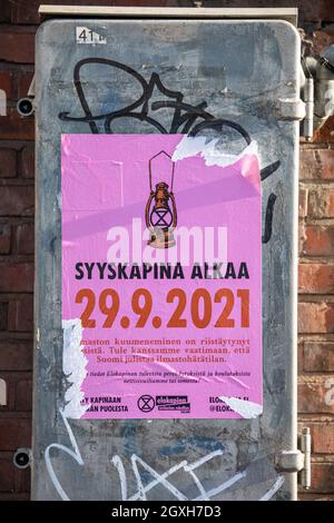 Elokapina ou extinction rébellion Finlande affiche rose appelant à la rébellion d'automne.Helsinki, Finlande. Banque D'Images
