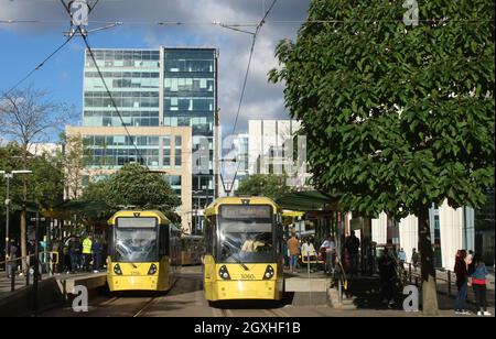 Le tramway Manchester Metrolink Bombardier M5000, numéro 3060, à l'arrêt de tramway de la place Saint-Pierre avec un service vers East Didsbury le 22 septembre 2021. Banque D'Images