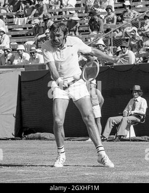 John Newcombe, Australian Open 1976, semi-finales, Kooyong Lawn tennis Club, 26 Dez.1975 - 4 janv. 1976, Melbourne. Banque D'Images