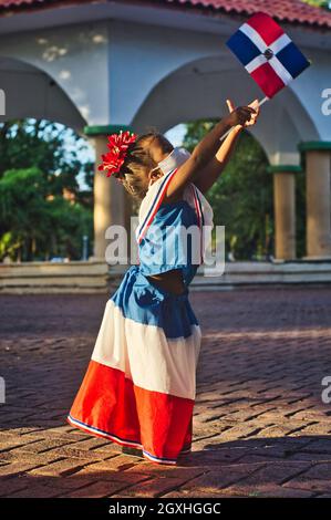 Vous vous élèverez et exaltez votre pays dans un après-midi en République dominicaine tout en jouant dans le parc Banque D'Images