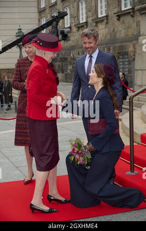 La famille royale danoise assiste à l'ouverture du Parlement danois, à Copenhague, au Danemark, le 05 octobre 2021. Une partie de la famille royale danoise assiste au discours d'ouverture du Parlement danois (Folketinget) le jour de l'ouverture, des représentants de la famille royale arrivent au Folketinget le matin. Ils sont toujours reçus par le Président du Folketinget, qui les accueille devant l'entrée du Palais Christiansborg et du bâtiment du gouvernement à Copenhague. Credit: Abaca Press/Alay Live News Banque D'Images