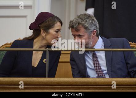 La famille royale danoise assiste à l'ouverture du Parlement danois, à Copenhague, au Danemark, le 05 octobre 2021. Une partie de la famille royale danoise assiste au discours d'ouverture du Parlement danois (Folketinget) le jour de l'ouverture, des représentants de la famille royale arrivent au Folketinget le matin. Ils sont toujours reçus par le Président du Folketinget, qui les accueille devant l'entrée du Palais Christiansborg et du bâtiment du gouvernement à Copenhague. Credit: Abaca Press/Alay Live News Banque D'Images