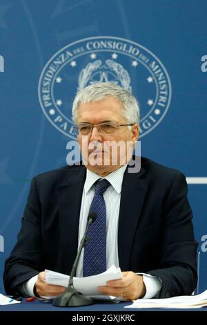 Rome, Italie. 05e octobre 2021. Le ministre de l'économie Daniele Franco assiste à une conférence de presse après le cabinet du ministre.Rome (Italie), 5 octobre 2021 photo Samantha Zucchi Insidefoto crédit: Insidefoto srl/Alay Live News Banque D'Images