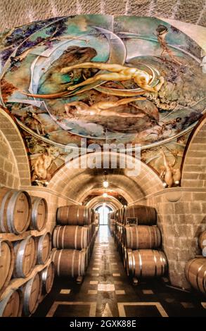 Cave à vins italienne de Mastroberardino avec ses fresques peintes à la main, alliant la philosophie de l'art et du vin de la Campanie, en Italie Banque D'Images