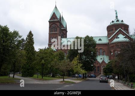 Katowice, Pologne - 24 septembre 2021. Basilique catholique romaine Panewniki dans un ciel nuageux jour d'automne. Banque D'Images