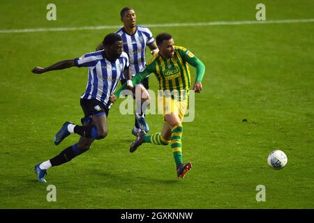 Hal Robson-Kanu de West Bromwich Albion et Dominic Iorfa de Sheffield Wednesday se battent pour le ballon Banque D'Images