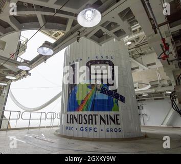 La fusée Atlas V de United Launch Alliance avec le satellite Landsat 9 de la NASA est prête pour le lancement au complexe de lancement spatial 3, base spatiale de Vandenberg le 25 septembre 2021 à Lompoc, en Californie. Banque D'Images