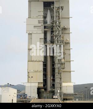 La fusée Atlas V de United Launch Alliance avec le satellite Landsat 9 de la NASA est prête pour le lancement au complexe de lancement spatial 3, base spatiale de Vandenberg le 25 septembre 2021 à Lompoc, en Californie. Banque D'Images