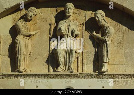 Fossacesia - Abruzzes - Église médiévale de San Giovanni in Venere : détail de la lunette du Portail de la Lune Banque D'Images