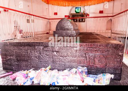 BAGERHAT, BANGLADESH - 16 NOVEMBRE 2016 : intérieur du tombeau Khan Jahan Ali à Bagerhat, Bangladesh Banque D'Images