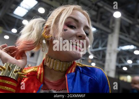 Moscou, Russie.4 octobre 2019 une jeune fille à l'image du personnage Harley Quinn du film suicide Squad participe au Comic con Russia 2019 et aux expositions de jeux informatiques et vidéo d'Igromir 2019 au Centre d'exposition international Crocus Expo dans la région de Moscou, en Russie Banque D'Images