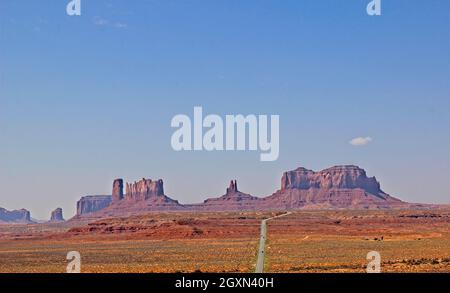 Long Highway menant à Monument Valley, Utah Banque D'Images