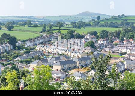 Vue sur les maisons et la campagne depuis le château de Denbigh, Denbigh (Dinbych), Denbighshire (Sir Ddinbych), pays de Galles, Royaume-Uni Banque D'Images