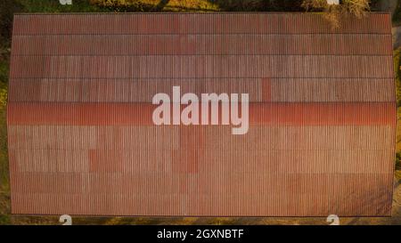 Bardeaux de toit endommagés et nécessitant une réparation Banque D'Images