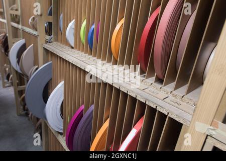 Les échantillons dans la fabrication de meubles en bois Banque D'Images