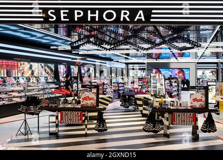 Hong Kong, Chine. 24 septembre 2021. La marque multinationale française de vente au détail de soins personnels et de beauté Sephora est vue à Hong Kong. (Credit image: © Budrul Chukrut/SOPA Images via ZUMA Press Wire) Banque D'Images