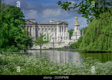 St. James's Park Buckingham Palace, Victoria Memorial, Londres, Angleterre, Royaume-Uni Banque D'Images