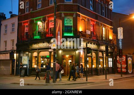 Pub, The Oxford Arms, Camden High St, Camden Town, Londres,Angleterre, Royaume-Uni Banque D'Images