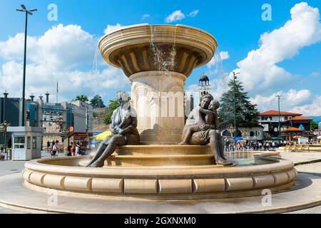 Monument et fontaine Olympias, Skopje, Macédoine Banque D'Images