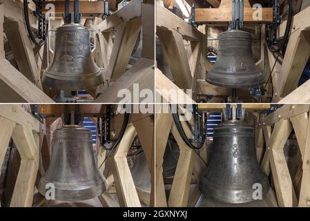 Cadre de cloche avec 4 cloches dans la tour de l'église de Beerbach, moyenne-Franconie, Bavière, Allemagne Banque D'Images