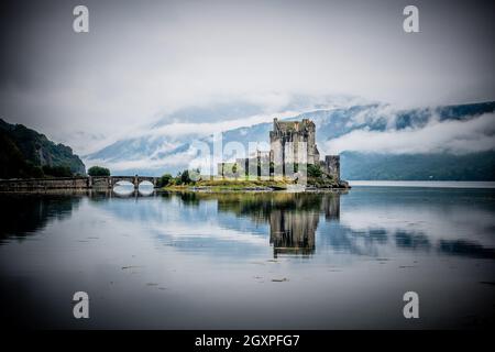 Le magnifique château Eilean Donan, est probablement plus de biscuit boîtes que n'importe quel autre point de repère en Écosse. Banque D'Images