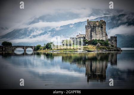 Le magnifique château Eilean Donan, est probablement plus de biscuit boîtes que n'importe quel autre point de repère en Écosse. Banque D'Images