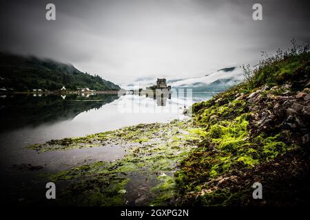 Le magnifique château Eilean Donan, est probablement plus de biscuit boîtes que n'importe quel autre point de repère en Écosse. Banque D'Images