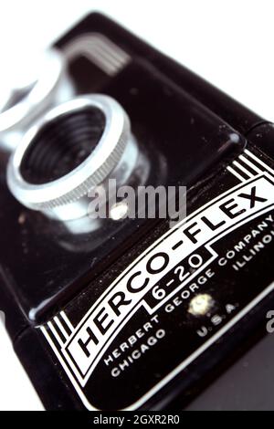 Gros plan de l'appareil photo Herco-Flex 6-20 en noir et blanc sur fond blanc Banque D'Images