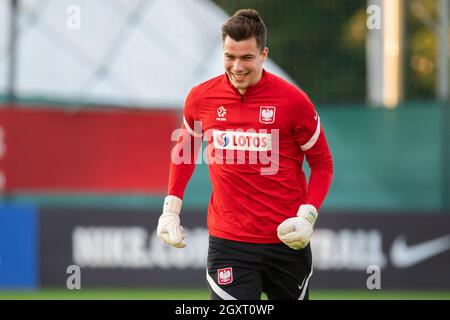 Varsovie, Pologne. 05e octobre 2021. Radoslaw Majecki, de Pologne, en action lors de la session de formation officielle de l'équipe nationale polonaise de football avant les matchs de qualification de la coupe du monde de la FIFA, Qatar 2022 contre Saint-Marin et l'Albanie à Varsovie. Crédit : SOPA Images Limited/Alamy Live News Banque D'Images