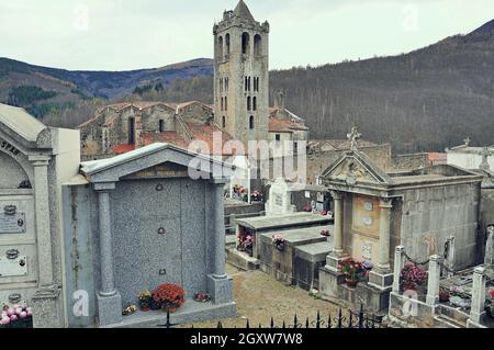 L'église Santas Justa et Rufina de Prats-de-Mollo-la-Préste est située dans la région de Vallespir, en France Banque D'Images