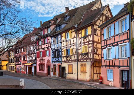 Maisons colorées à colombages à Colmar, Alsace, France Banque D'Images