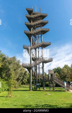 Tour d'observation panoramique 'Tour de sapin blanc' dans le jardin des deux rives de Kehl.Allemagne. Banque D'Images