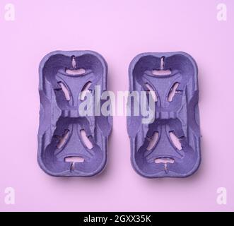 porte-gobelet à boissons chaudes violet recyclable, porte-papier pour deux tasses à emporter, vue de dessus Banque D'Images