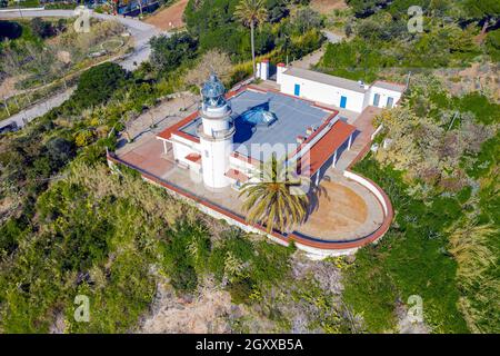 Le phare de Calella est actif phare situé dans la ville côtière de Calella sur la Costa del Maresme, en Catalogne, Espagne Banque D'Images