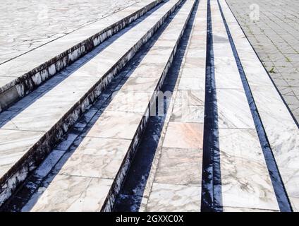Mesures prises à partir de morceaux de marbre en ciment. Bâtiment en pierre. Banque D'Images