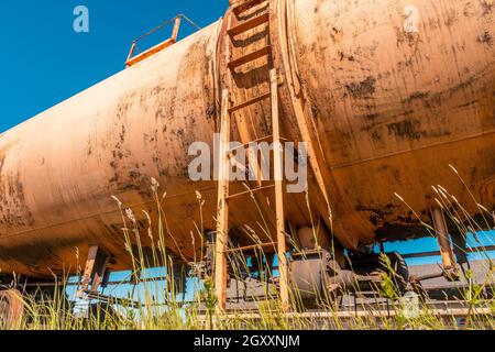 Vue à angle bas des wagons-citernes utilisés pour le transport du pétrole Banque D'Images