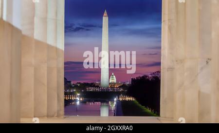 Monument de Washington, mis en miroir dans la piscine à réflexion de Washington, D.C., États-Unis au lever du soleil Banque D'Images