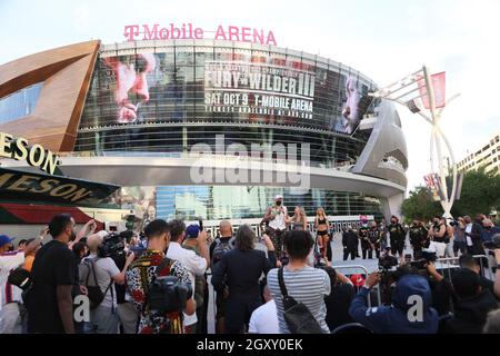 Las Vegas, États-Unis. 06e octobre 2021. Tyson Fury sur scène lors des arrivées officielles pour le match de boxe 12 tours Tyson Fury contre Deontay Wilder III, à la T-Mobile Arena de Las Vegas, Nevada, le mardi 5 octobre 2021. Photo de James Atoa/UPI crédit: UPI/Alay Live News Banque D'Images