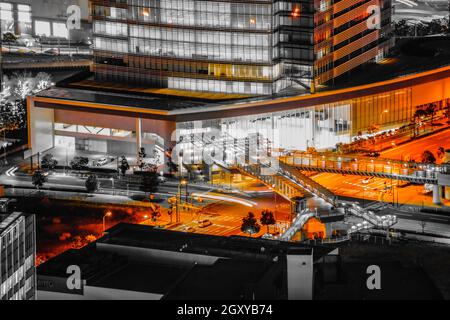 Yokohama vue de nuit (traitement couleur unique : couleur orange). Lieu de tournage : préfecture de kanagawa, ville de Yokohama Banque D'Images