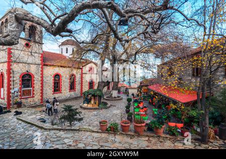 Palaios Panteleimonas, Grèce- le village grec pittoresque à l'Olympe.Il a pris son nom de l'église de Saint Panteleimon. Banque D'Images